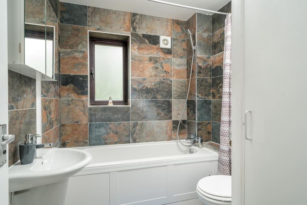 Gorgeous House, 5 Beds, Amazing Transport Links Appartamento *