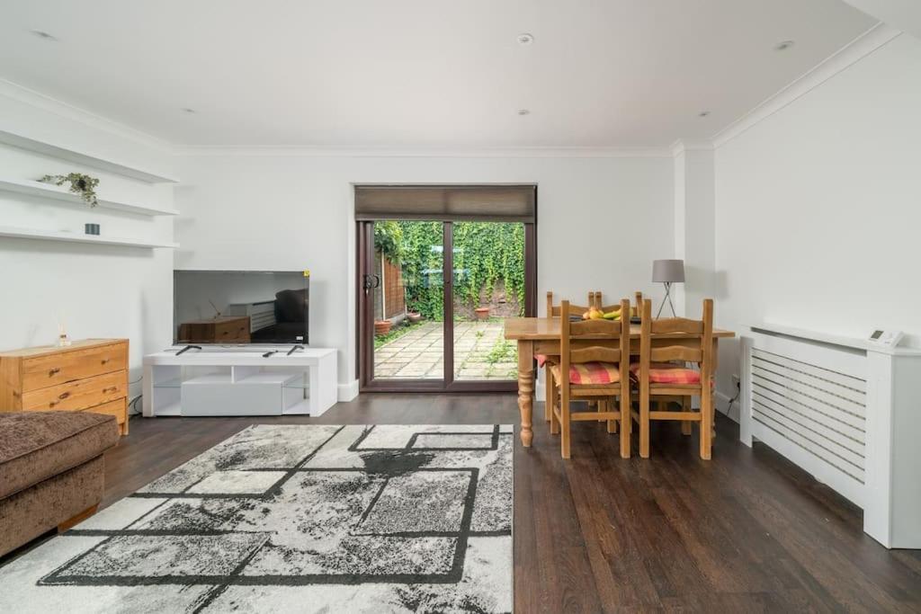 Gorgeous House, 5 Beds, Amazing Transport Links Londra